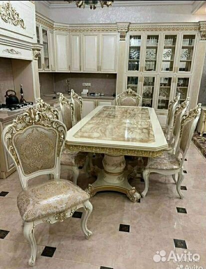 Стол и стулья