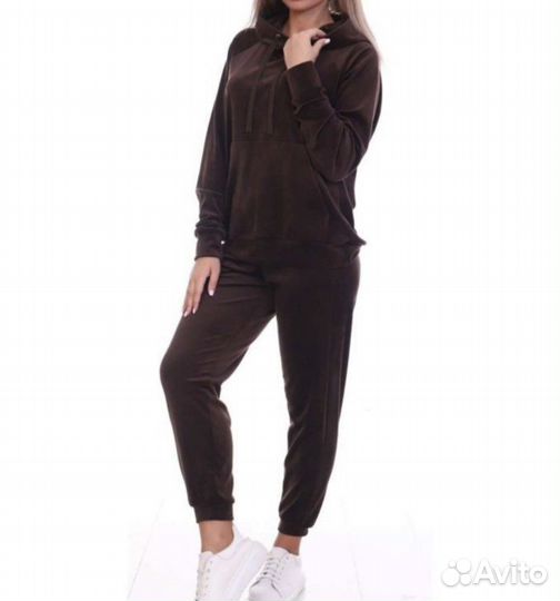Велюровый спортивный костюм