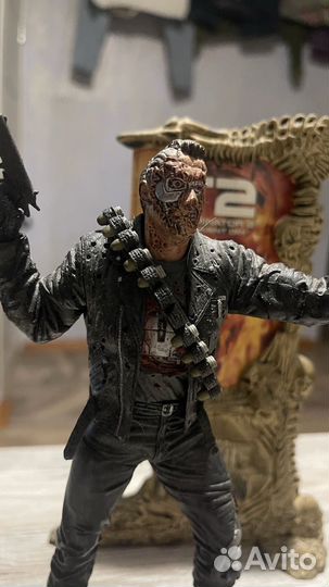 McFarlane Movie Maniacs T-800 Terminator 2 Serie 4