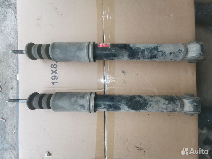 Стойка амортизатора передняя левая (правая) задняя