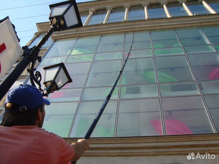Мойка фасадов зданий и застеклений окон без развод