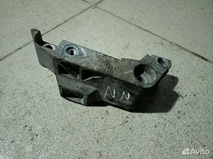 Кронштейн правый двигателя HR16DE Nissan Note E11