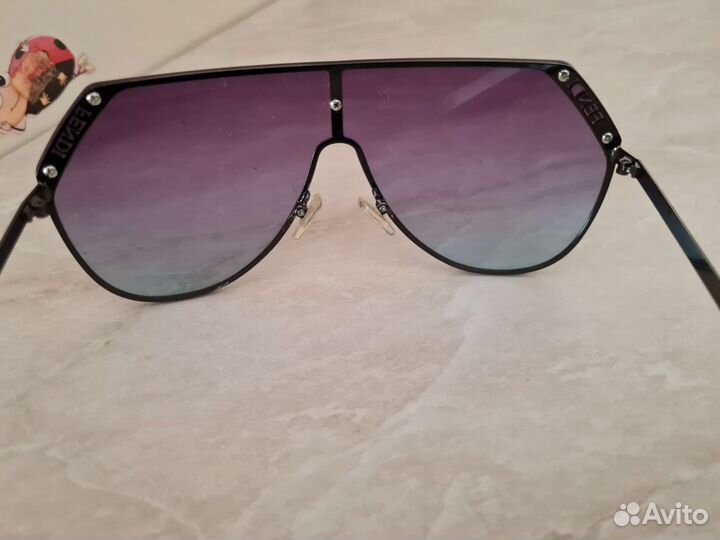 Солнцезащитные очки fendi