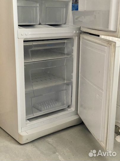 Холодильник Indesit 2-х камерный без компрессора