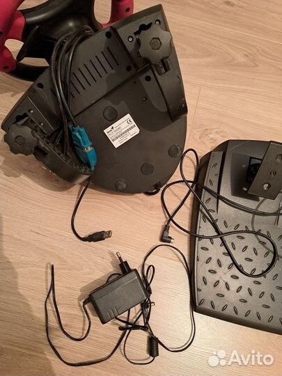 Игровой руль с педалями Genius