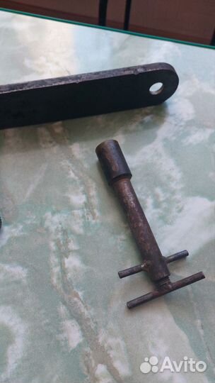 Замок гаражный накладной винтовой