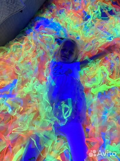 Человек пружина неоновое шоу