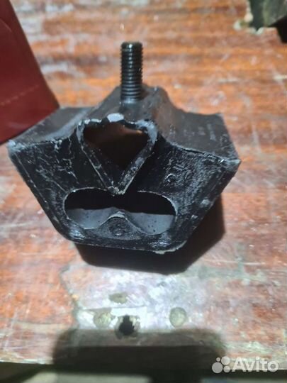 Подушка двигателя Ауди б3