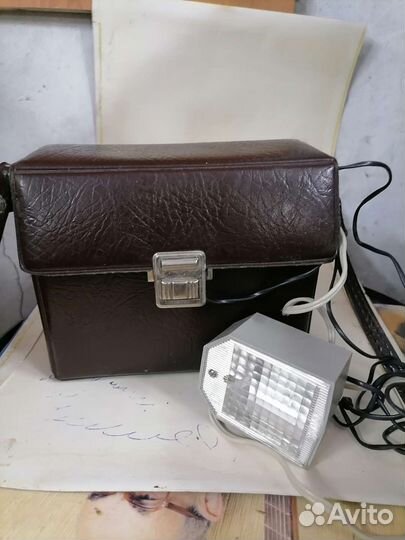 Фотоаппарат плёночный, вспышка, фотоэкспонометр