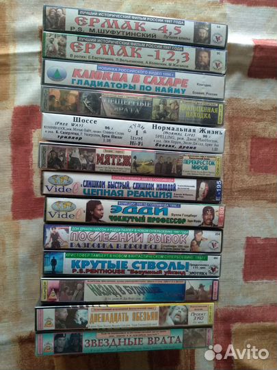 Видеокассеты с фильмами и мультиками