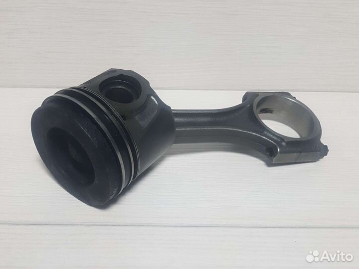 Поршень шатун land rover 2.2 TD4 2010