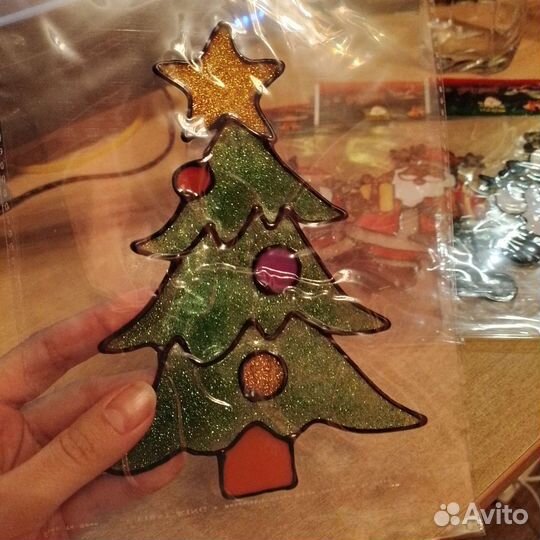 Новогодняя наклейка на окно