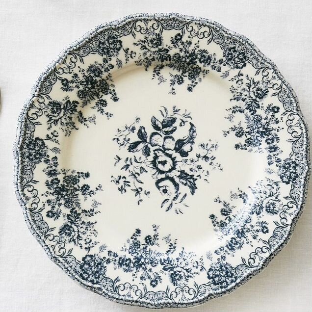 Тарелки из фаянса с цветочным узором Zara Home