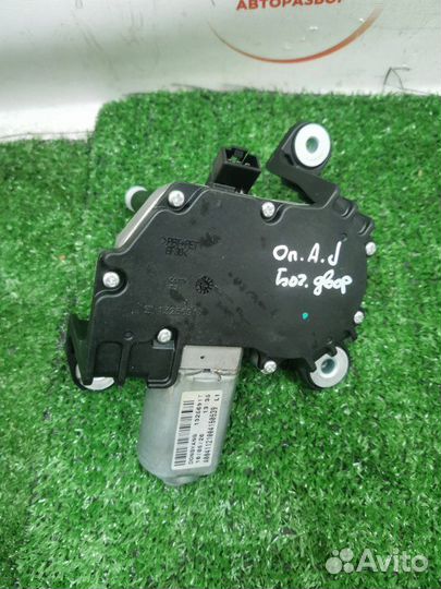 Мотор дворников задний Opel Astra J хетчбэк 1.6