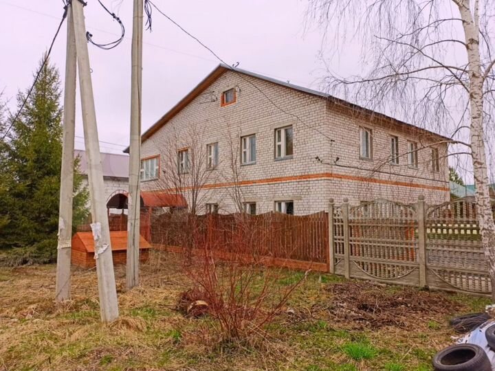 Дом 279,6 м² на участке 8 сот.
