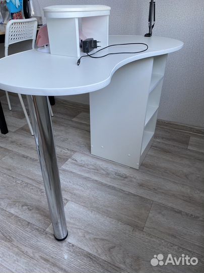 Маникюрный стол складной