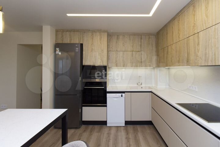 2-к. квартира, 76 м², 8/11 эт.