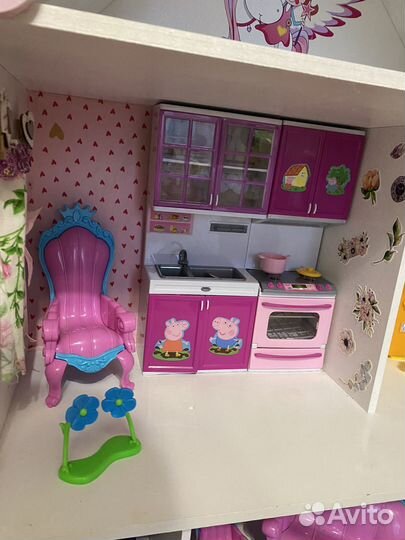 Кукольный домик с мебелью