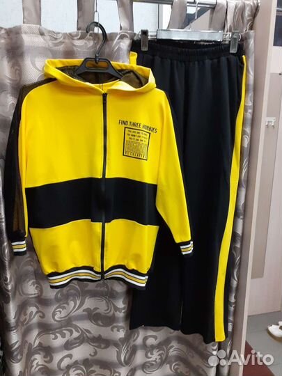 Спортивный костюм женский