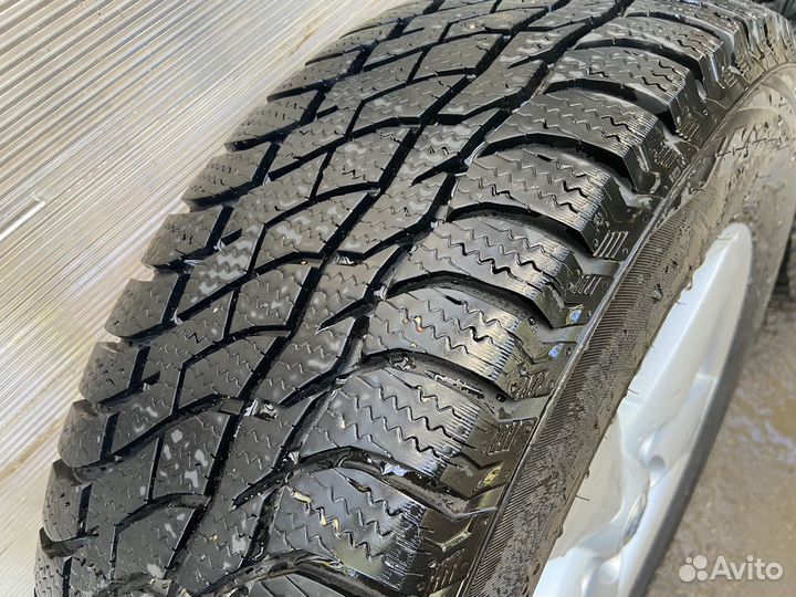 Комплект зимней резины и дисков Nissan