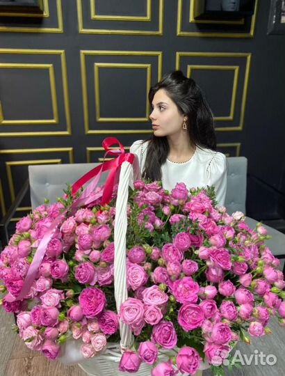 Огромная корзина из пионовидной розы