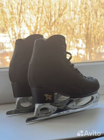 Коньки фигурные risport 220