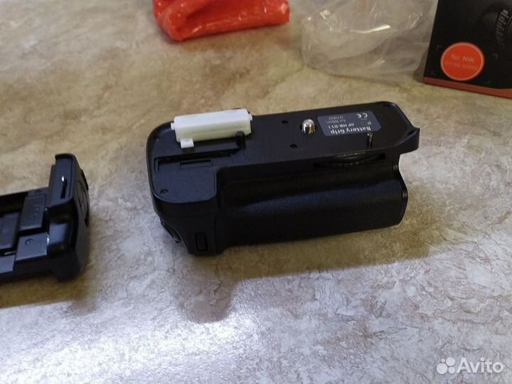 Nikon Батарейный блок D7100 и D7200