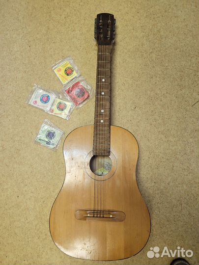 Акустическая гитара