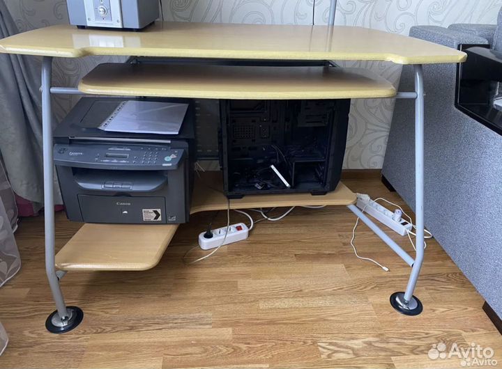 Стол компьютерный