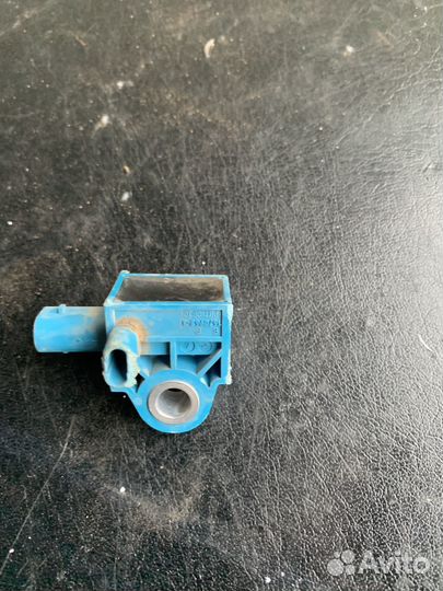 Датчик удара Volkswagen jetta 6