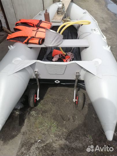 Лодка nissamaran tornado 320 TR