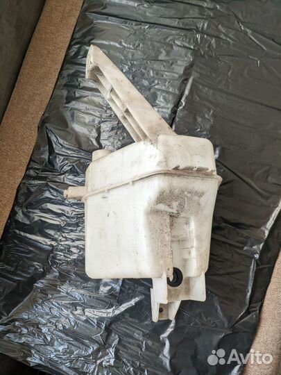 Бачок стеклоомывателя Nissan Tiida