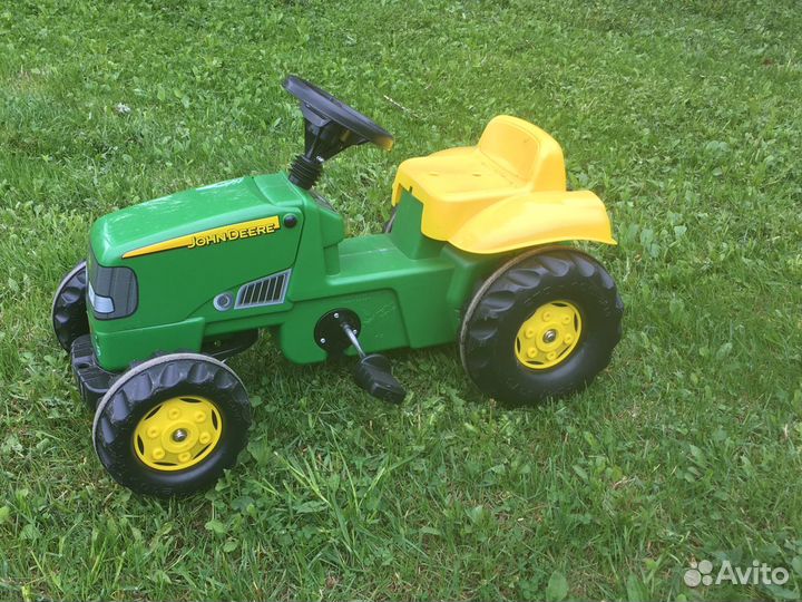 Педальный трактор