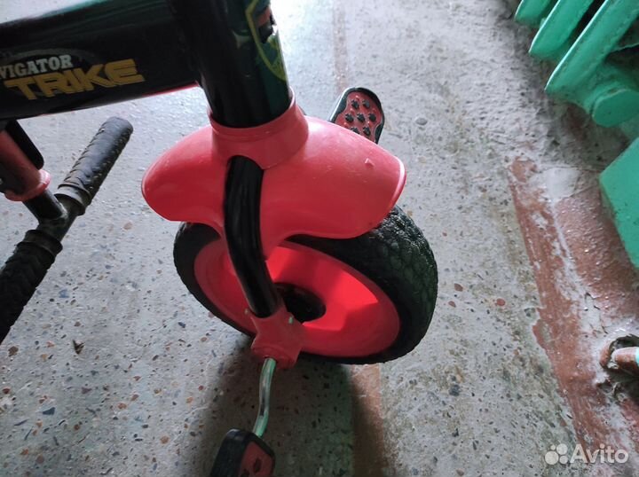 Трёхколёсный велосипед с ручкой