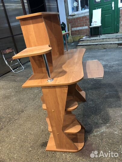 Компьютерный стол