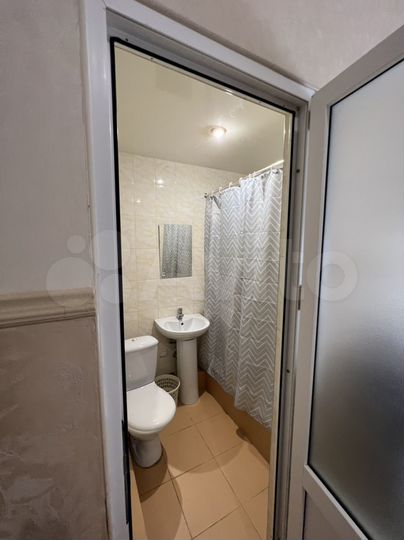 Комната 25 м² в > 9-к., 2/4 эт.