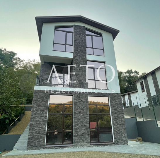 Дом 217,3 м² на участке 4,7 сот.