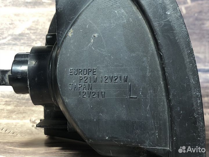 Левый поворотник на Nissan Sunny Y10