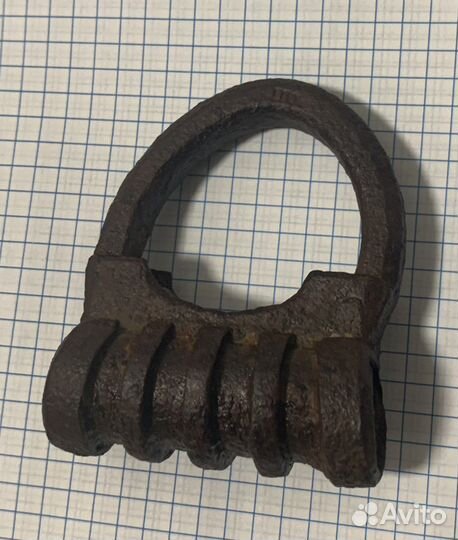 Навесной замок старинный