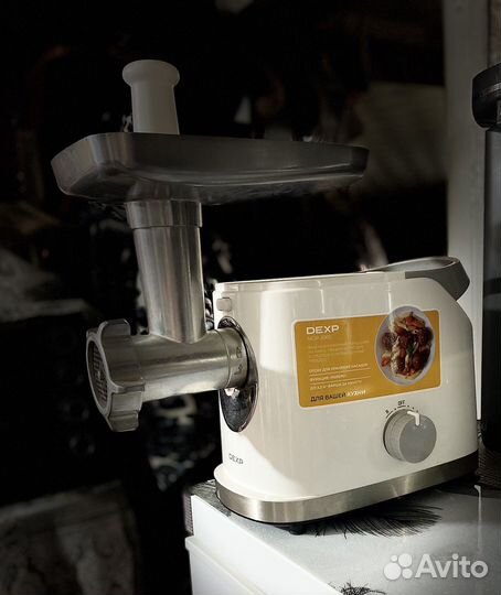 Продам электрическую мясорубку