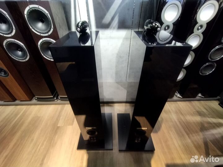 Напольная акустика Bowers & Wilkins 702 Signature