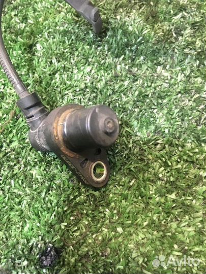 Датчик abs передний правый Lexus Es330 MCV31