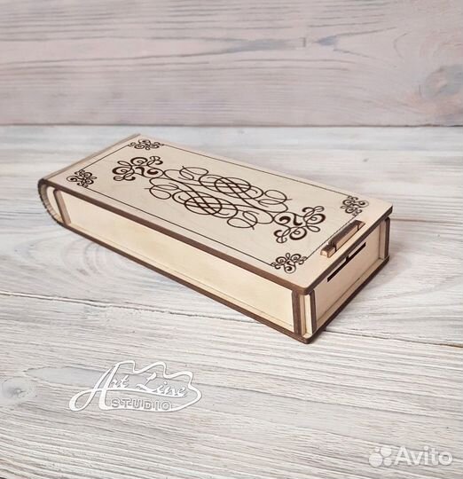 Шариковая ручка из дерева с памятной гравировкой