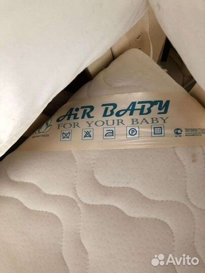 Кровать с полным комплектом постельного белья