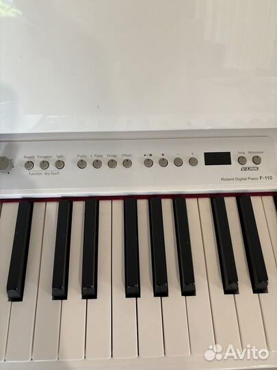 Цифровое пианино roland белое F110