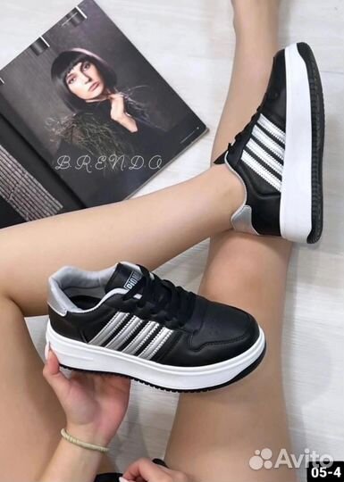 Кроссовки женские