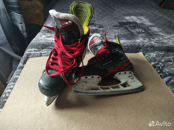 Коньки Bayer Vapor X2.9, Шлем Easton, Щитки Bayer