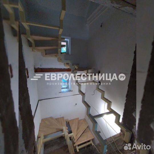 Лестница на двух косоурах