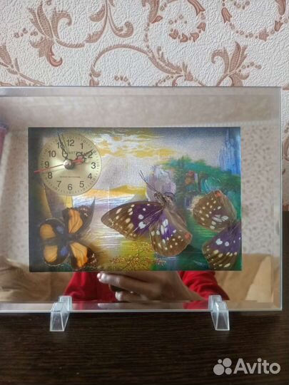 Бабочка часы