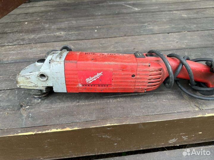 Болгарка Milwaukee AG 23-230